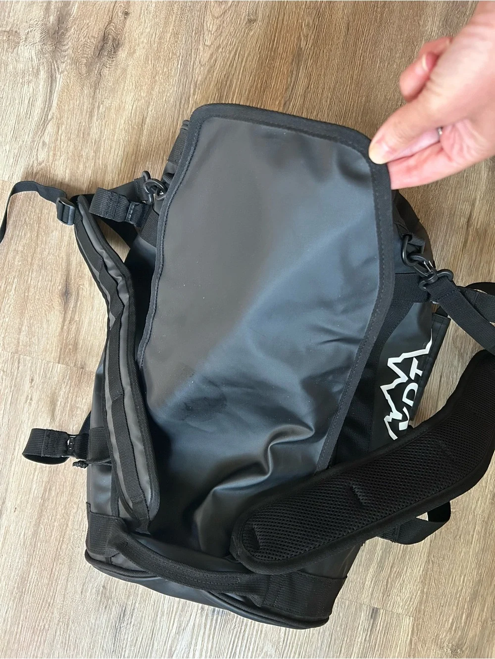 Helly Hansen Duffle Bag 30L, converts to backpack. Waterproof, soft, material